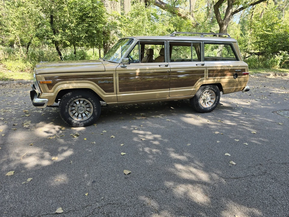 1987 Jeep SJ Grand Wagoneer - Image 12 of 31