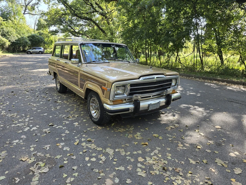 1987 Jeep SJ Grand Wagoneer - Image 2 of 31