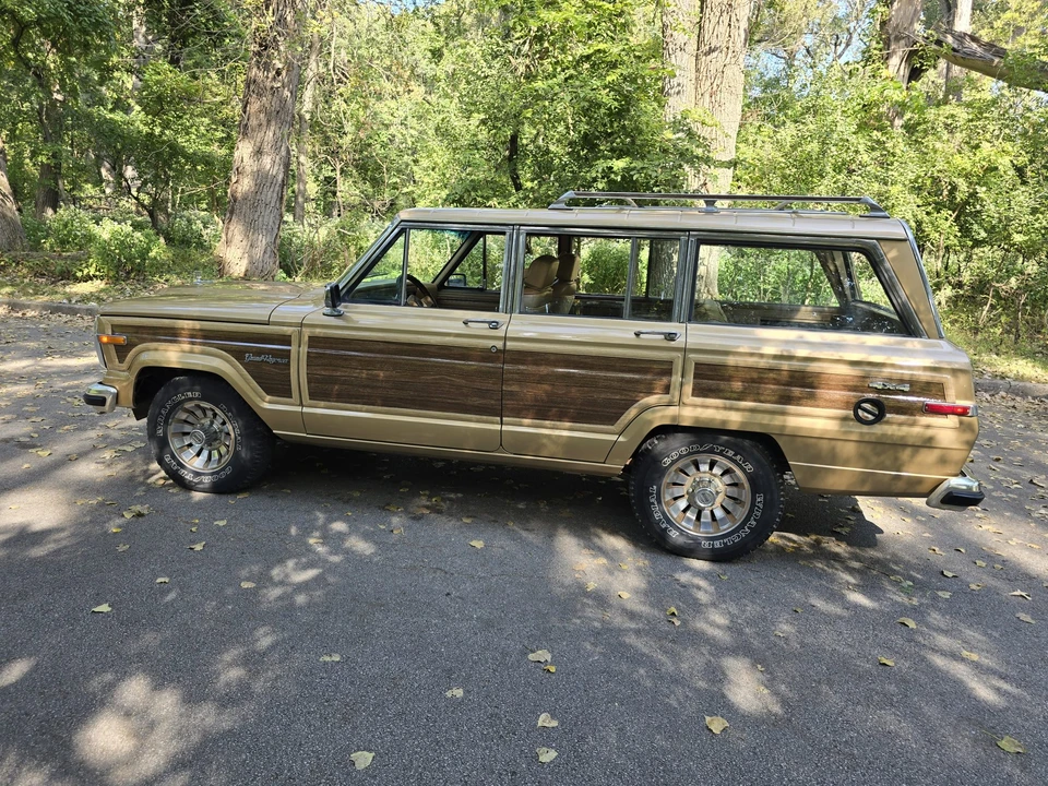 1987 Jeep SJ Grand Wagoneer - Image 13 of 31