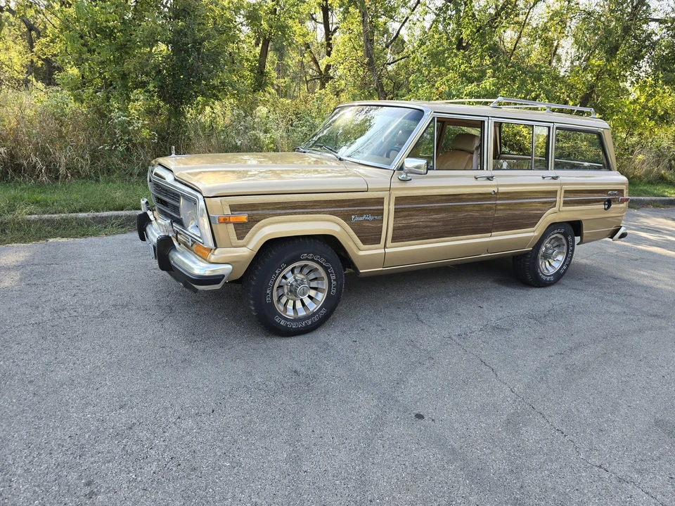1987 Jeep SJ Grand Wagoneer - Image 11 of 31