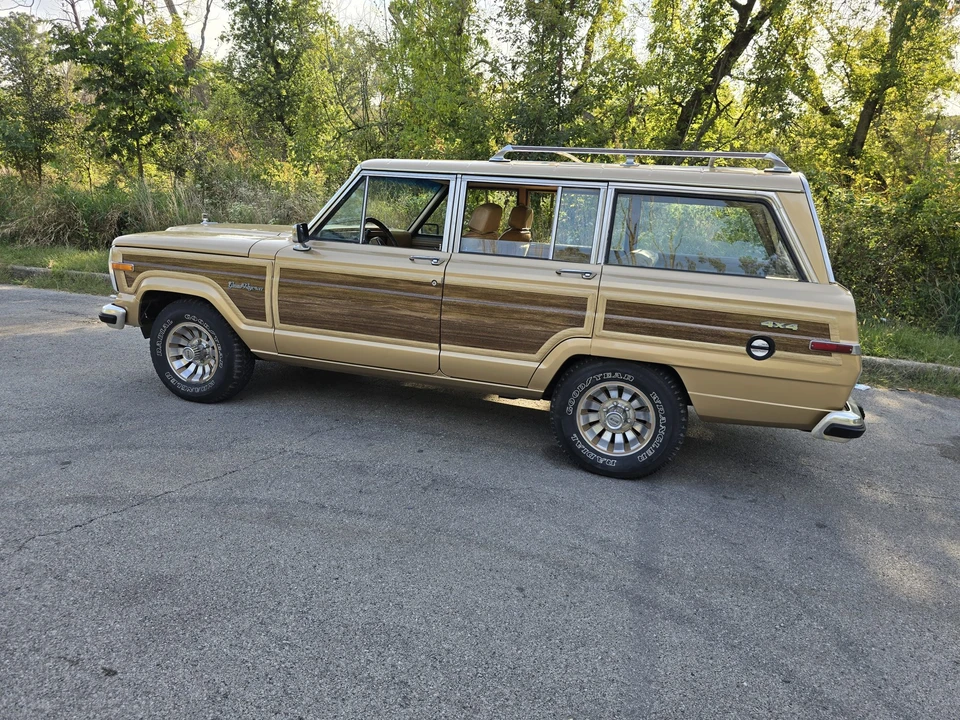 1987 Jeep SJ Grand Wagoneer - Image 14 of 31