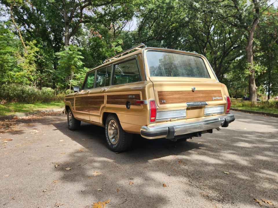 1987 Jeep SJ Grand Wagoneer - Image 17 of 31