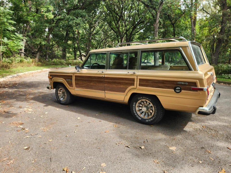 1987 Jeep SJ Grand Wagoneer - Image 16 of 31