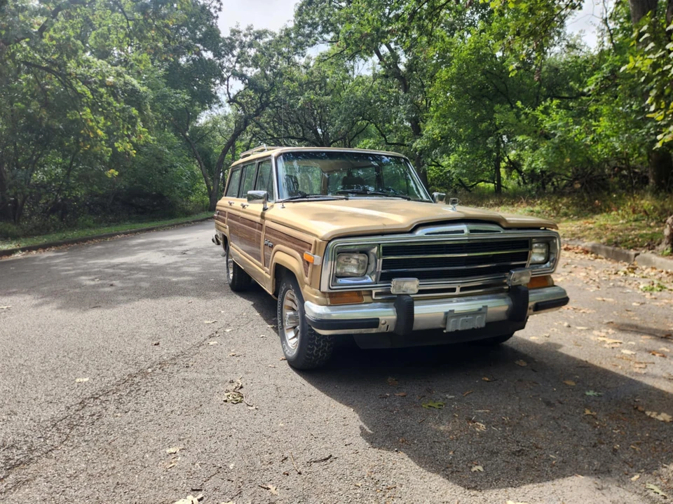 1987 Jeep SJ Grand Wagoneer - Image 22 of 31