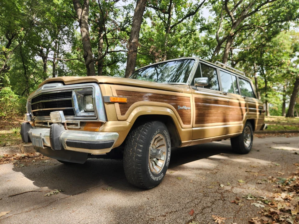 1987 Jeep SJ Grand Wagoneer - Image 8 of 31