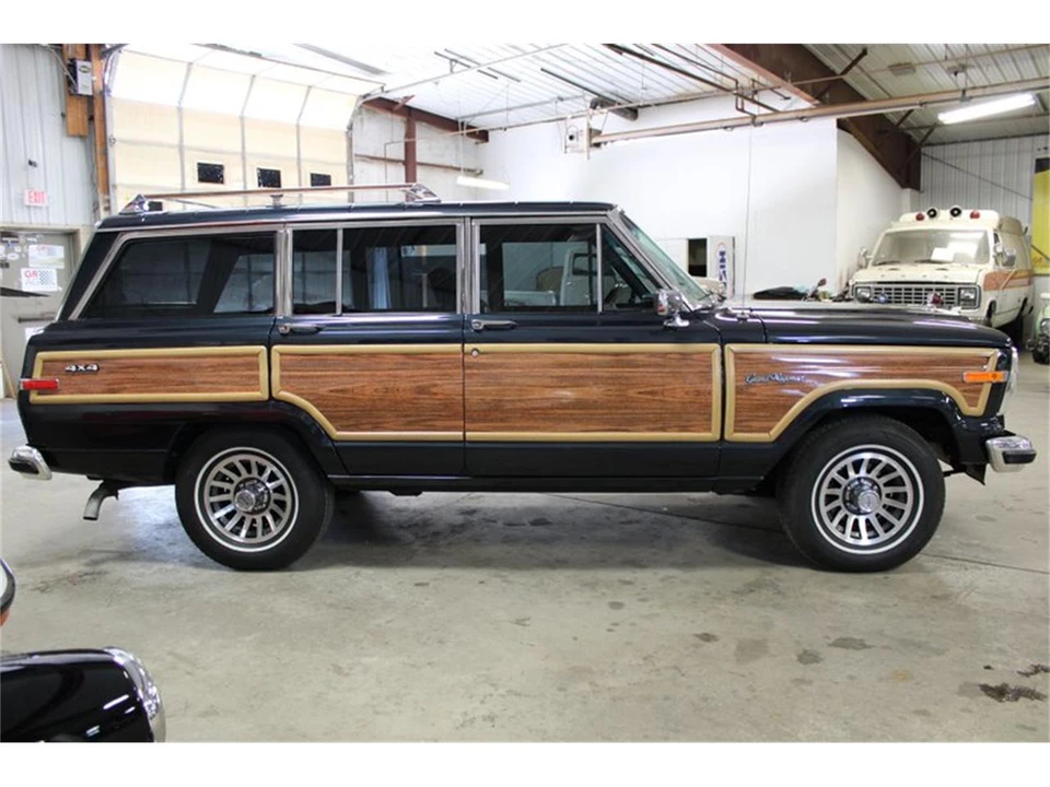 1987 Jeep SJ Grand Wagoneer - Image 7 of 31