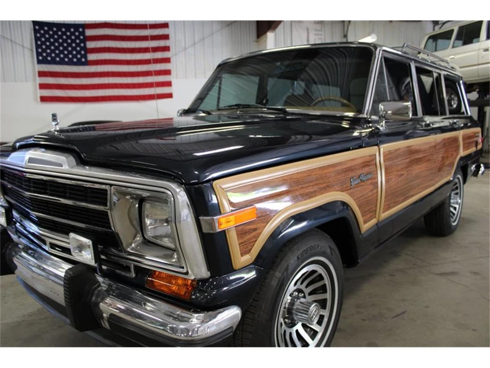 1987 Jeep SJ Grand Wagoneer - Image 10 of 31