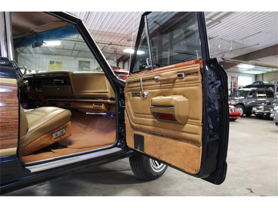 1987 Jeep SJ Grand Wagoneer - Image 20 of 31