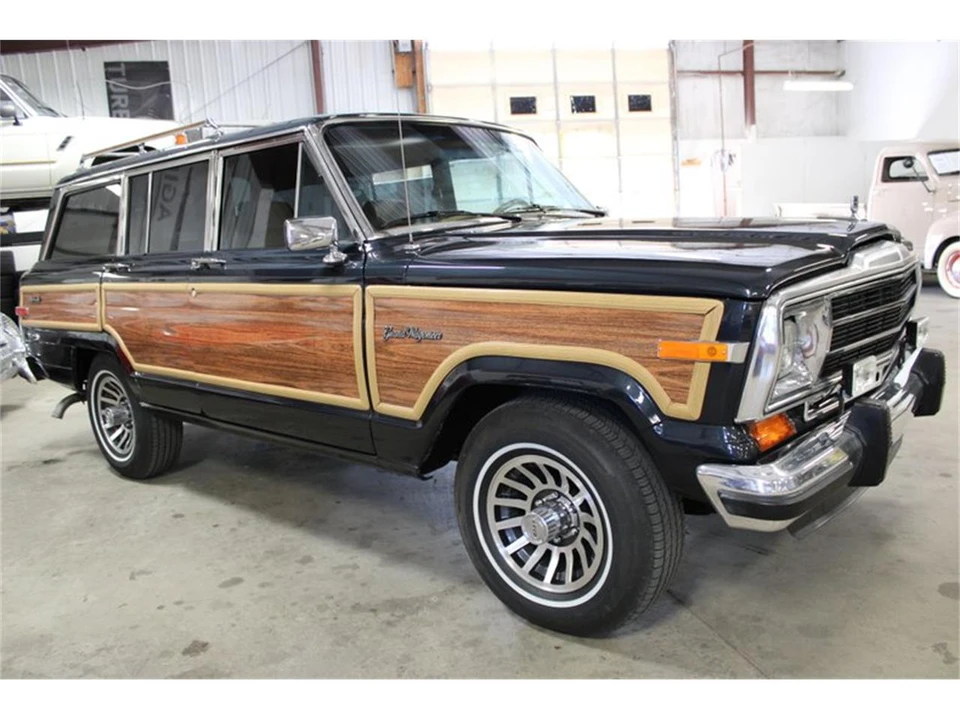 1987 Jeep SJ Grand Wagoneer - Image 8 of 31