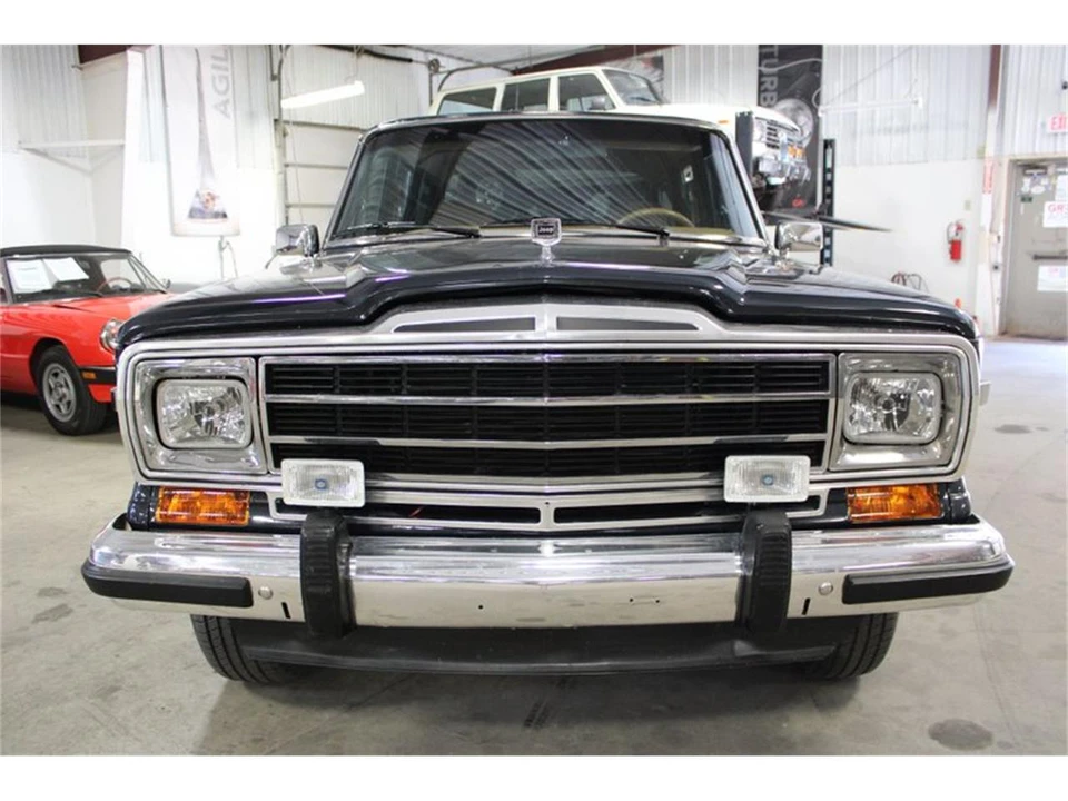 1987 Jeep SJ Grand Wagoneer - Image 9 of 31