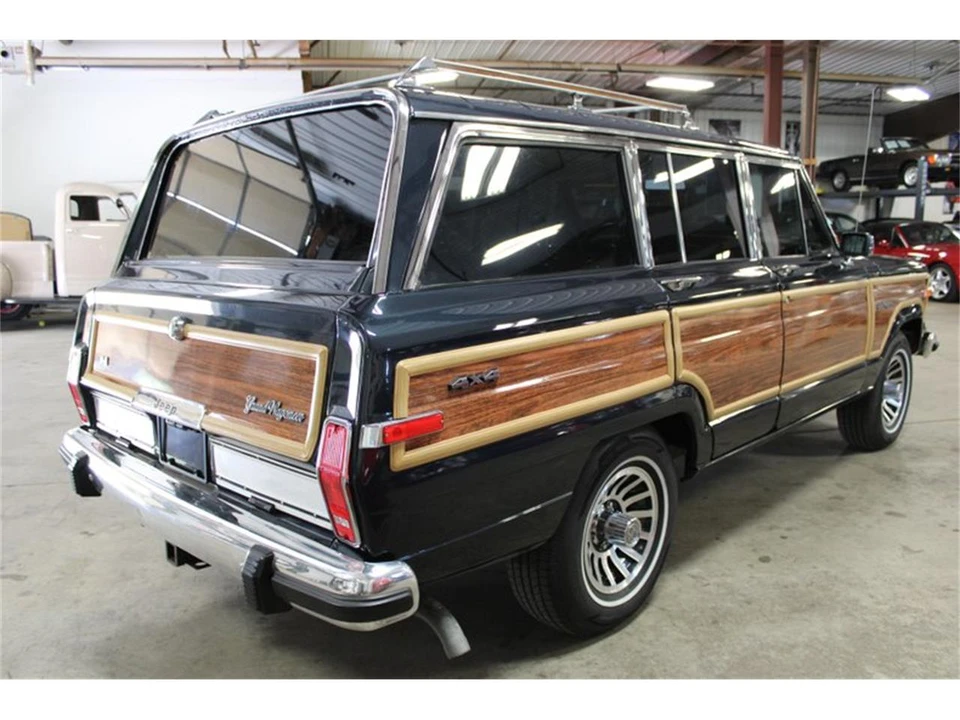 1987 Jeep SJ Grand Wagoneer - Image 6 of 31