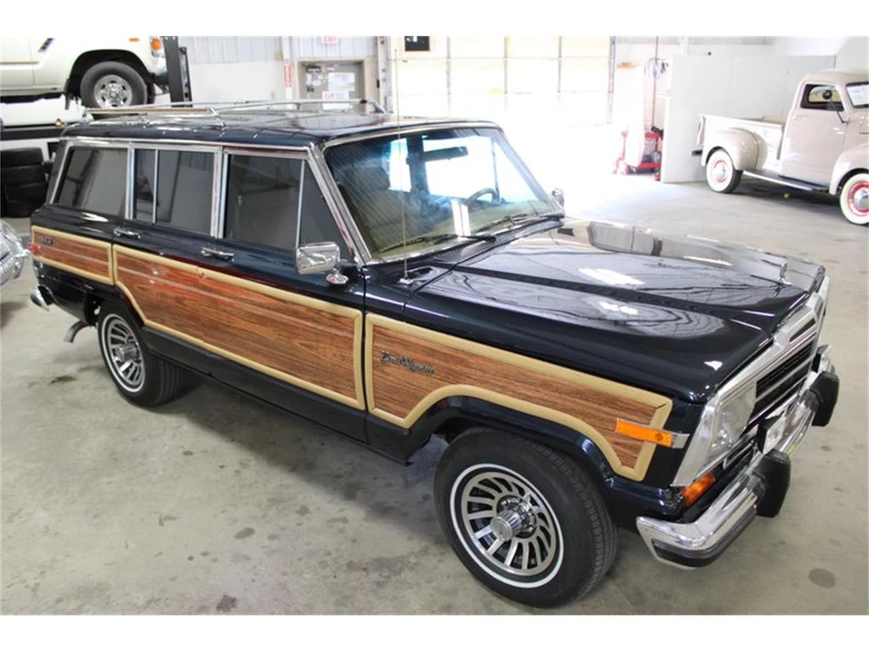 1987 Jeep SJ Grand Wagoneer - Image 15 of 31