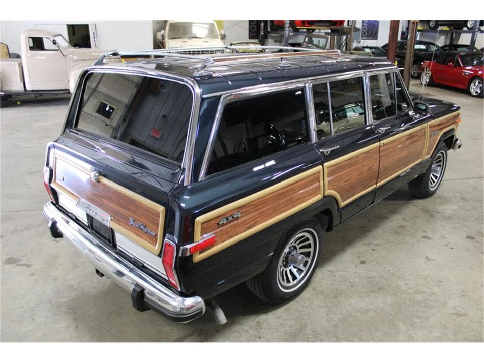 1987 Jeep SJ Grand Wagoneer - Image 18 of 31