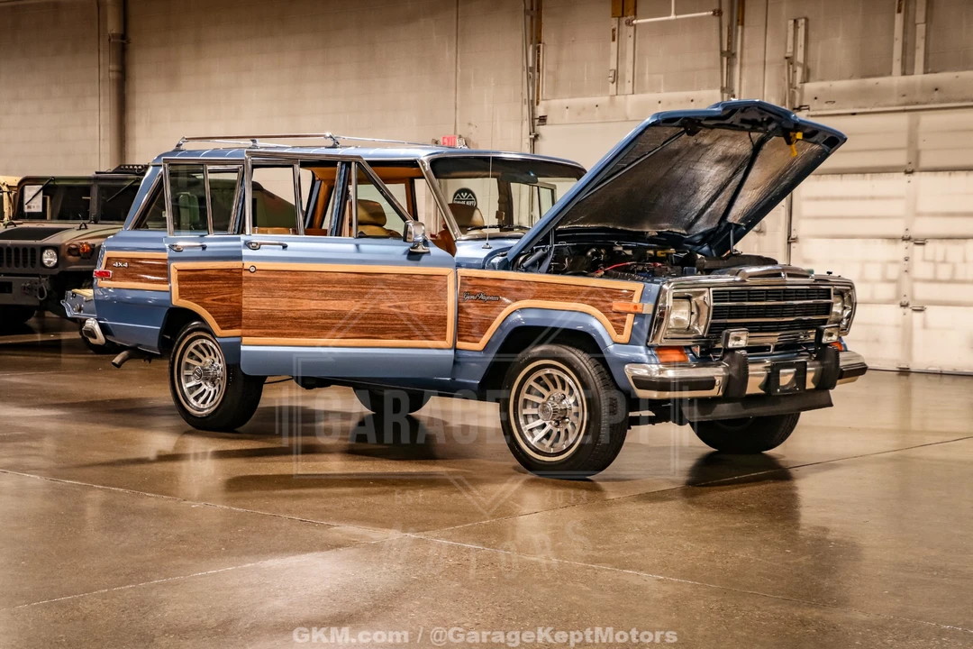 1987 Jeep SJ Grand Wagoneer - Image 10 of 19