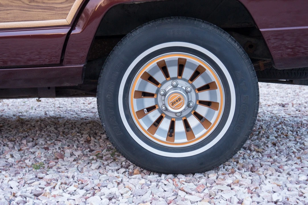 1987 Jeep XJ Wagoneer - Image 10 of 30