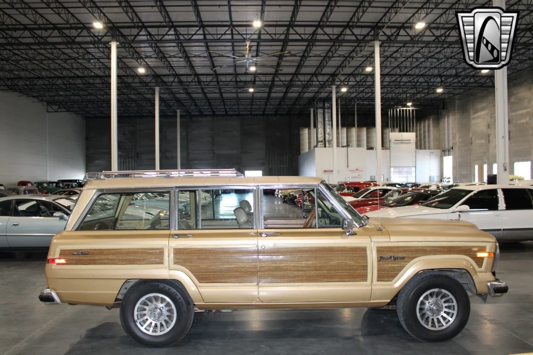 1987 Jeep SJ Wagoneer - Image 8 of 12