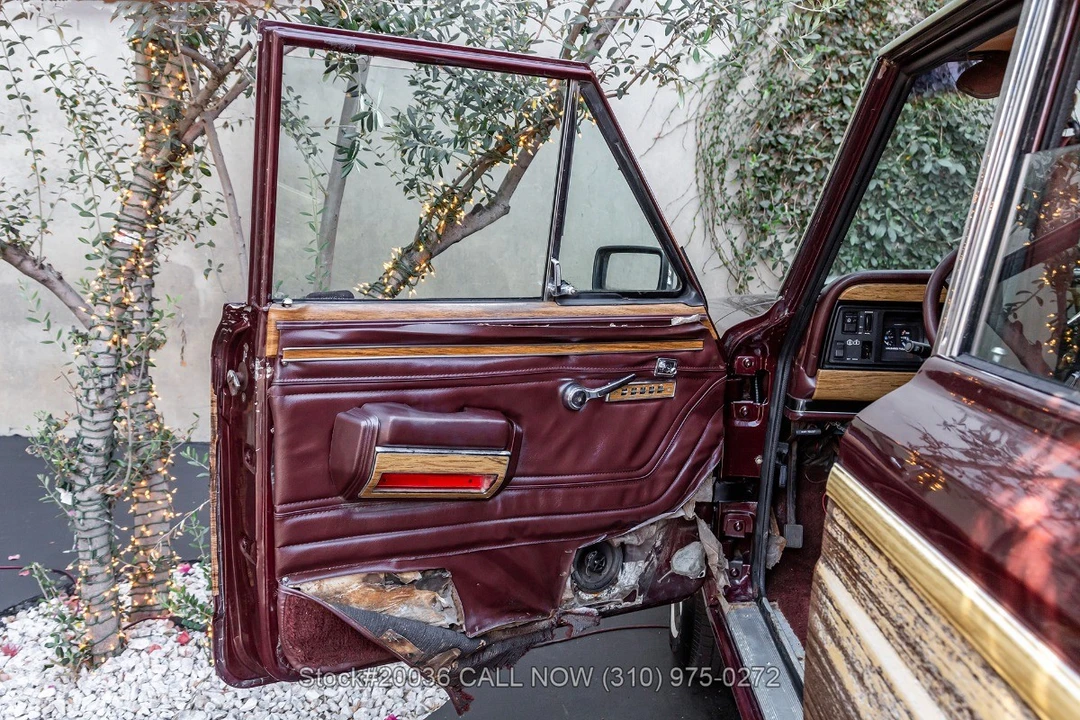 1987 Jeep SJ Wagoneer - Image 15 of 31