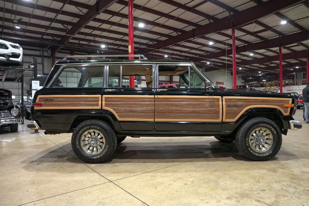 1987 Jeep SJ Wagoneer - Image 10 of 12
