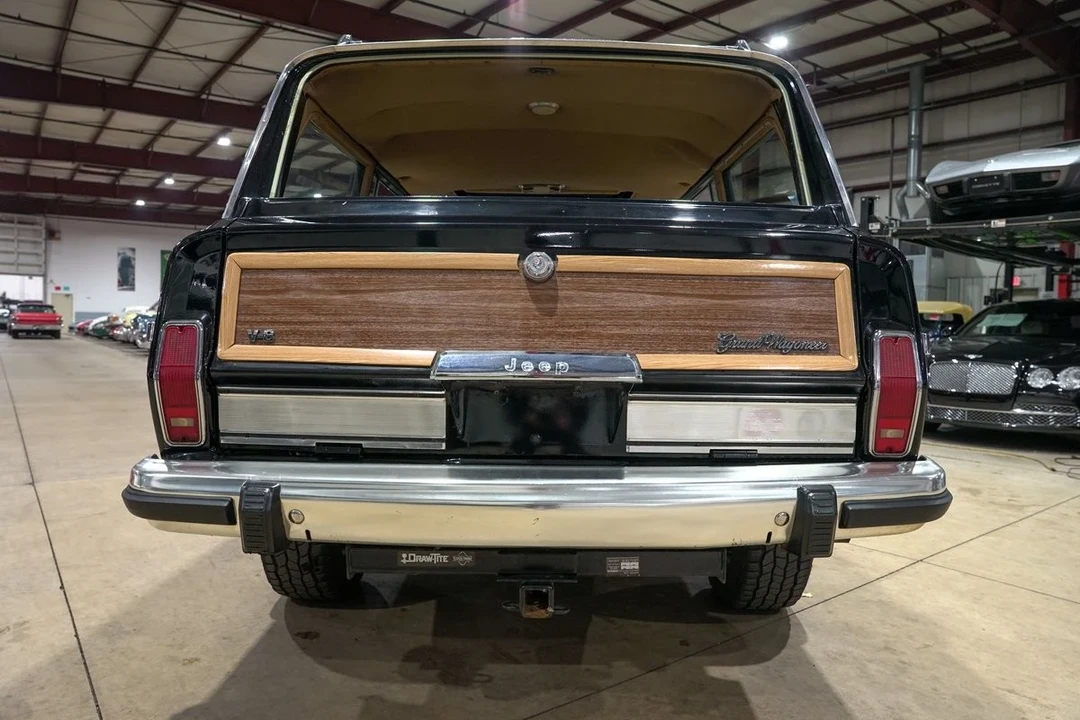 1987 Jeep SJ Wagoneer - Image 7 of 12