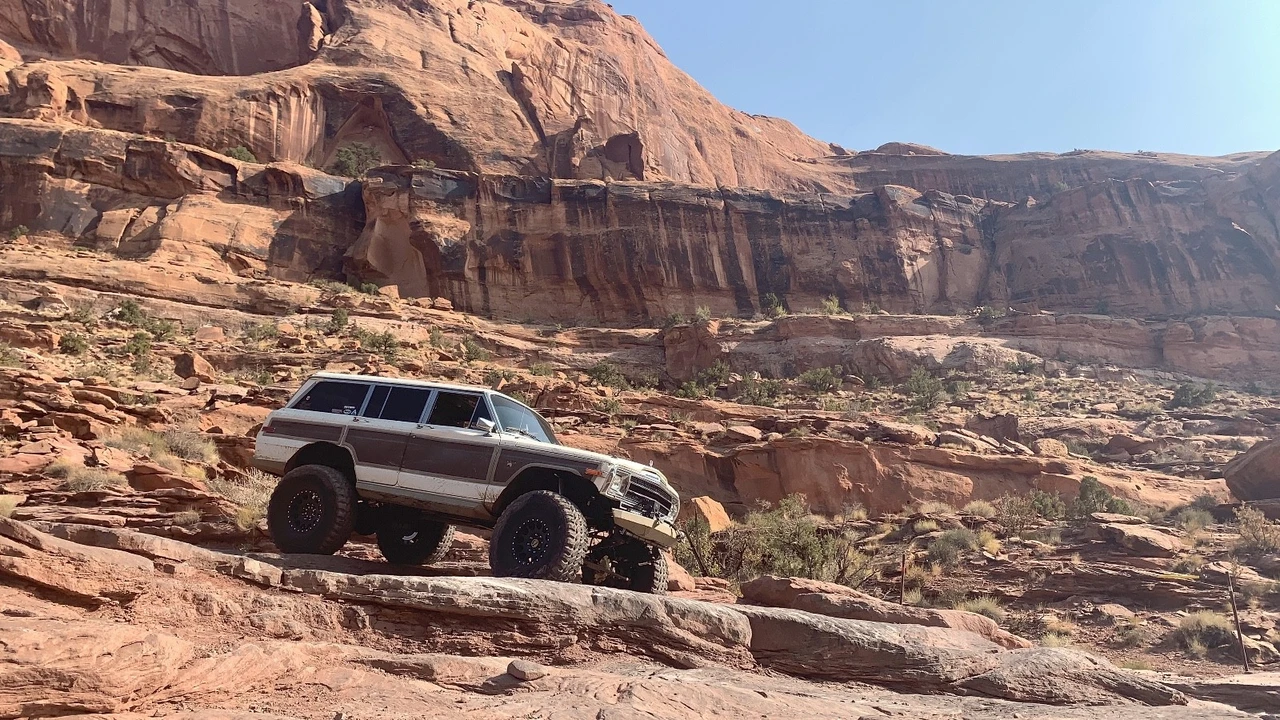 1987 Jeep SJ Wagoneer - Image 17 of 20
