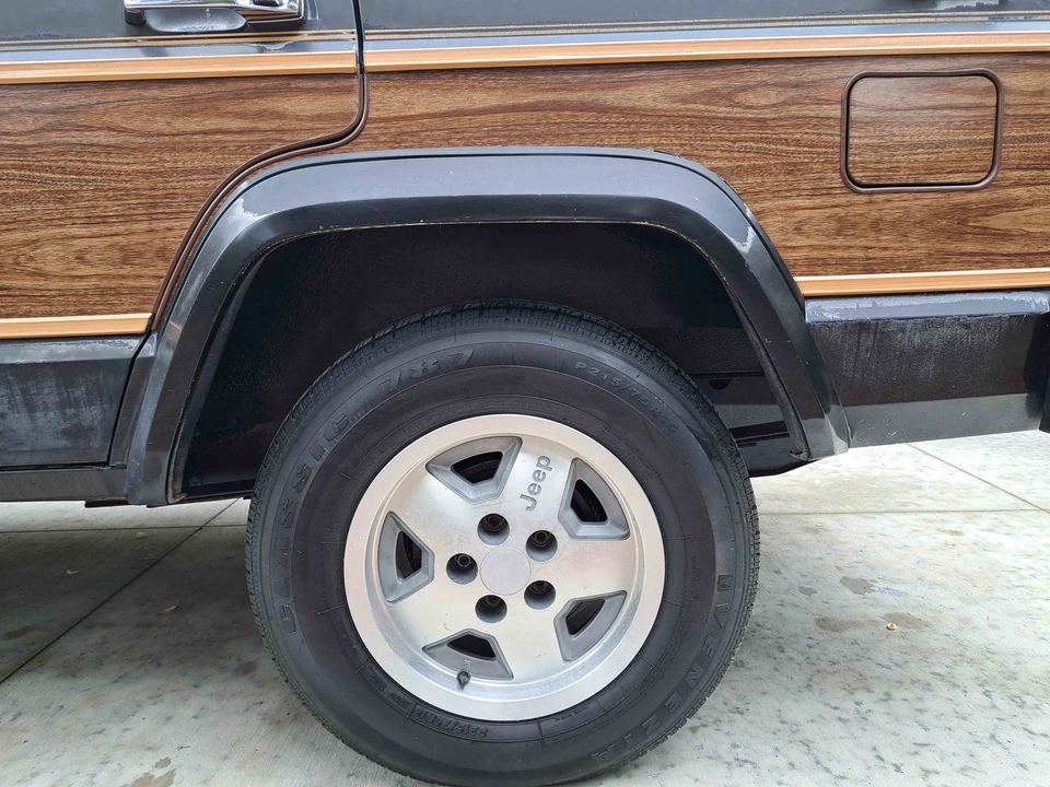 1987 Jeep SJ Wagoneer - Image 15 of 31
