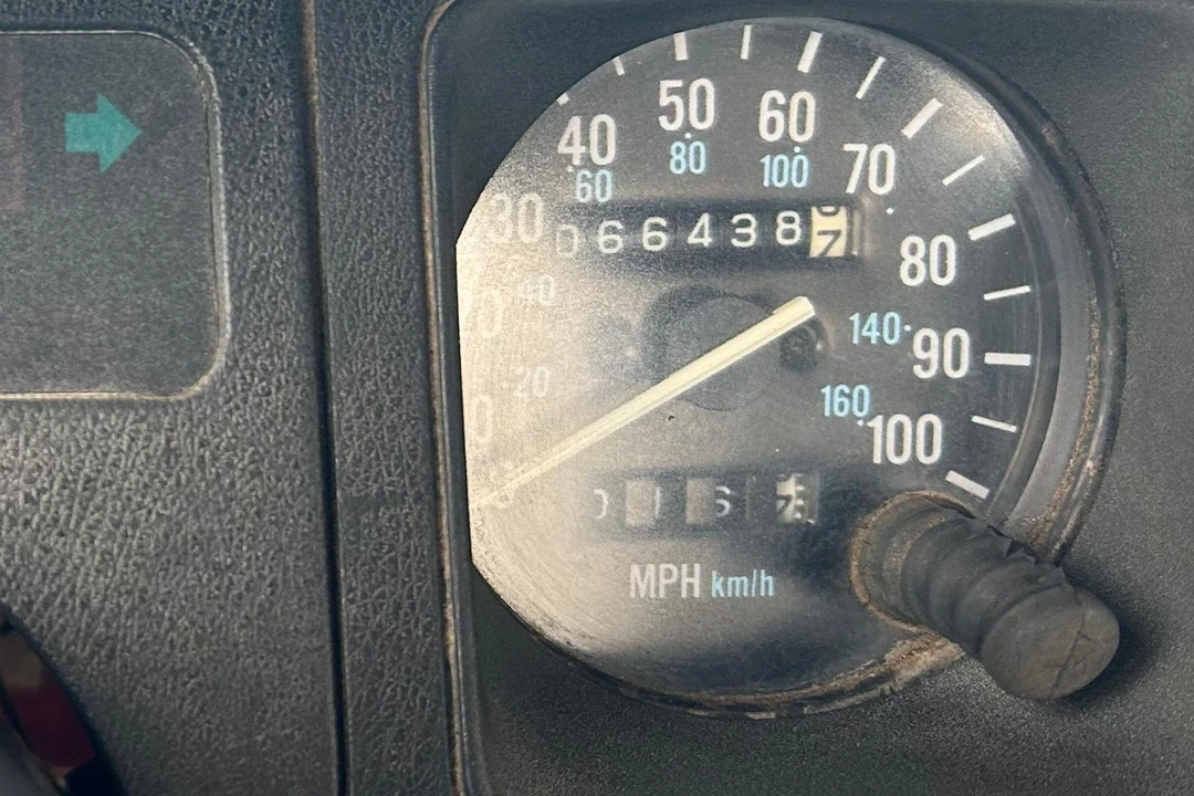 1987 Jeep YJ Wrangler - Image 24 of 31