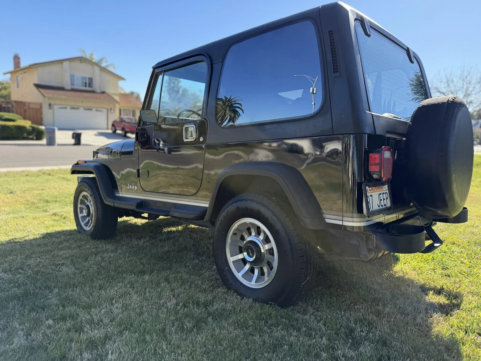 1987 Jeep YJ Wrangler - Image 23 of 31