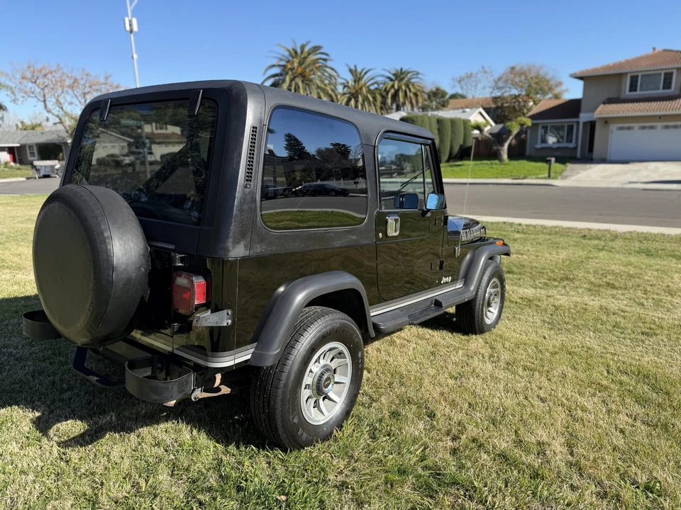 1987 Jeep YJ Wrangler - Image 24 of 31
