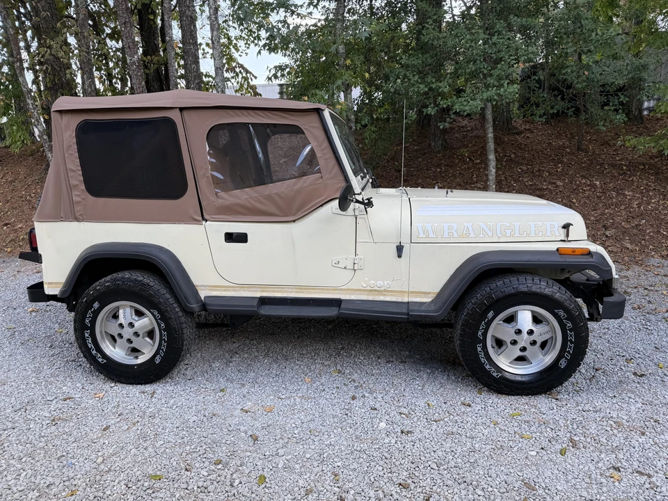 1987 Jeep YJ Wrangler - Image 12 of 31