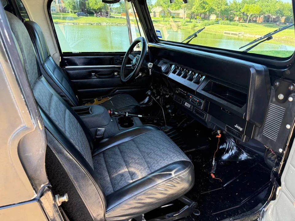 1987 Jeep YJ Wrangler - Image 9 of 12