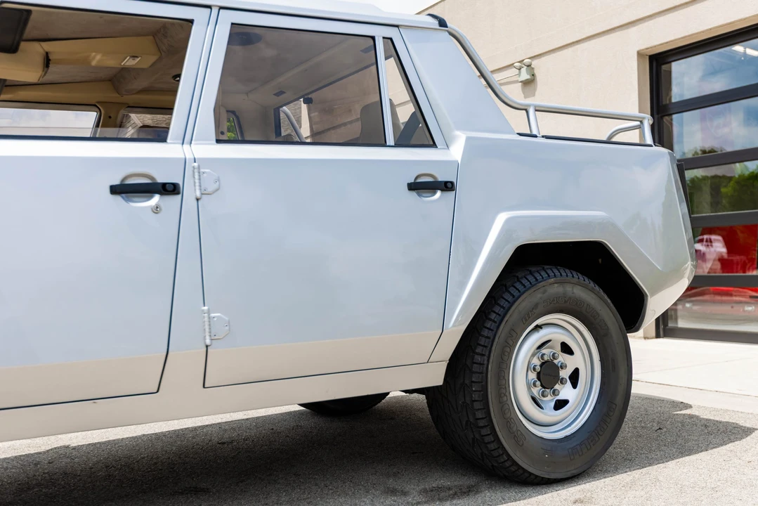 1987 Lamborghini LM002 - Image 22 of 31