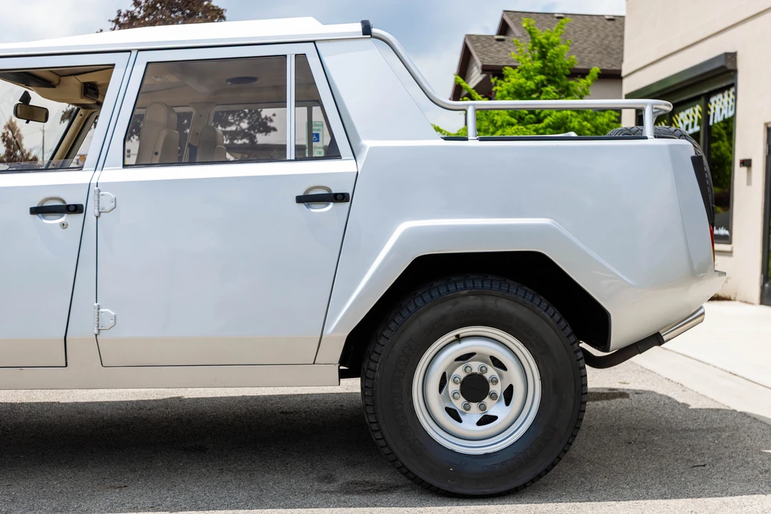 1987 Lamborghini LM002 - Image 23 of 31
