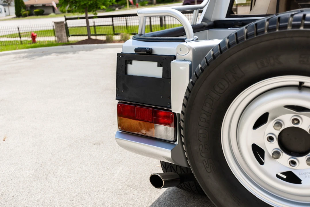 1987 Lamborghini LM002 - Image 15 of 31