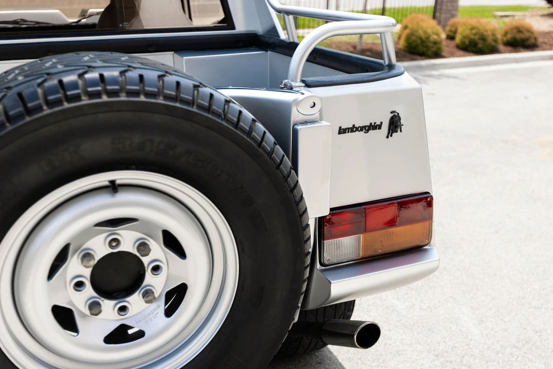 1987 Lamborghini LM002 - Image 16 of 31