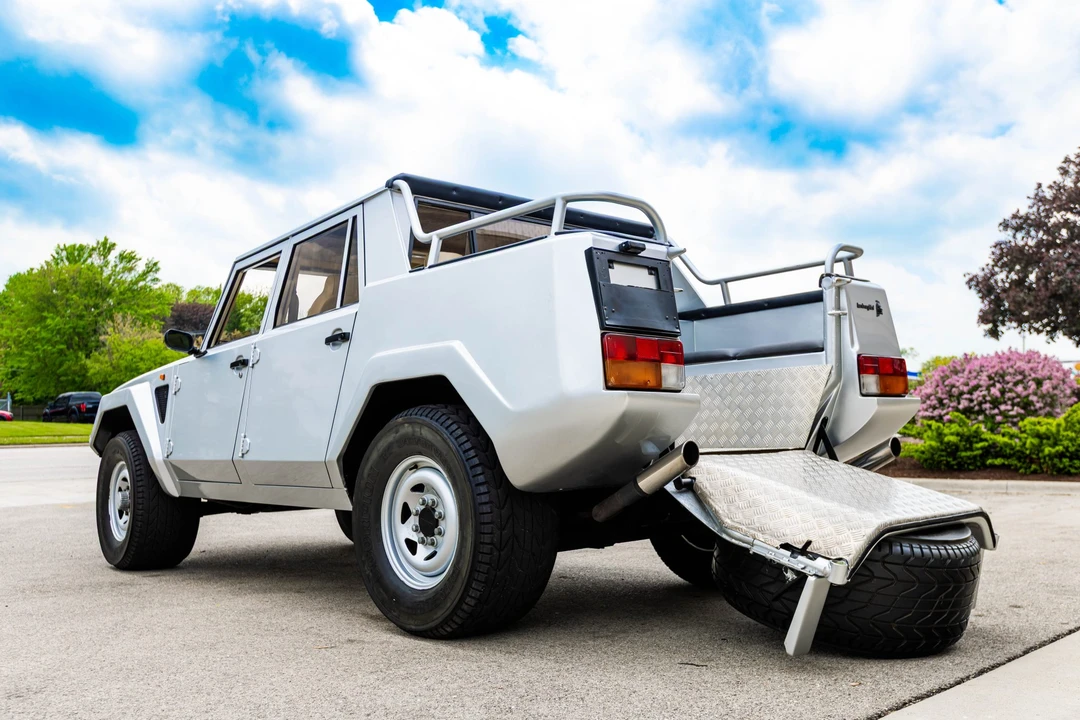 1987 Lamborghini LM002 - Image 11 of 31