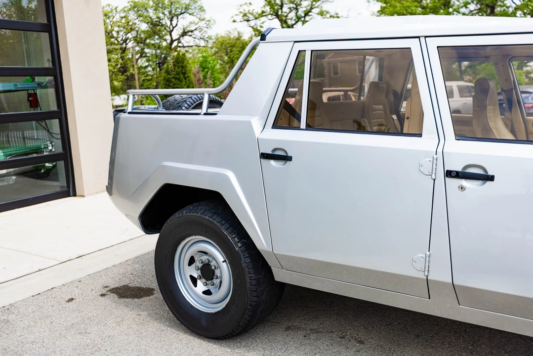 1987 Lamborghini LM002 - Image 24 of 31
