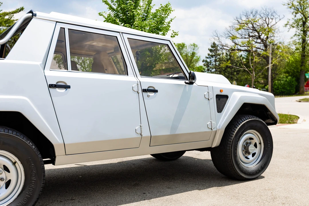 1987 Lamborghini LM002 - Image 17 of 31
