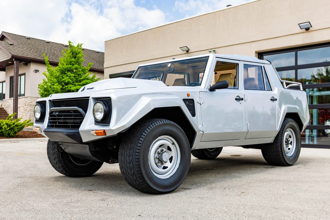 1987 Lamborghini LM002 - Image 3 of 31