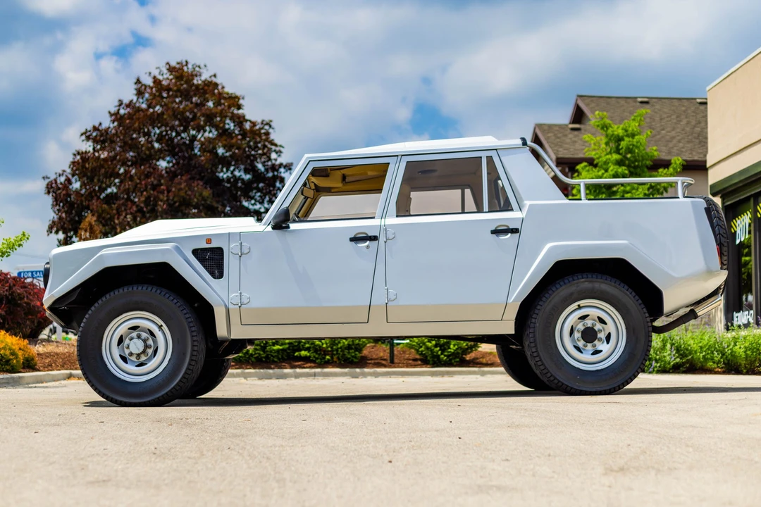 1987 Lamborghini LM002 - Image 12 of 31
