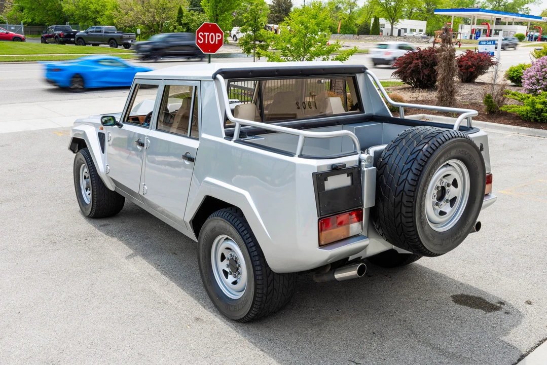 1987 Lamborghini LM002 - Image 9 of 31