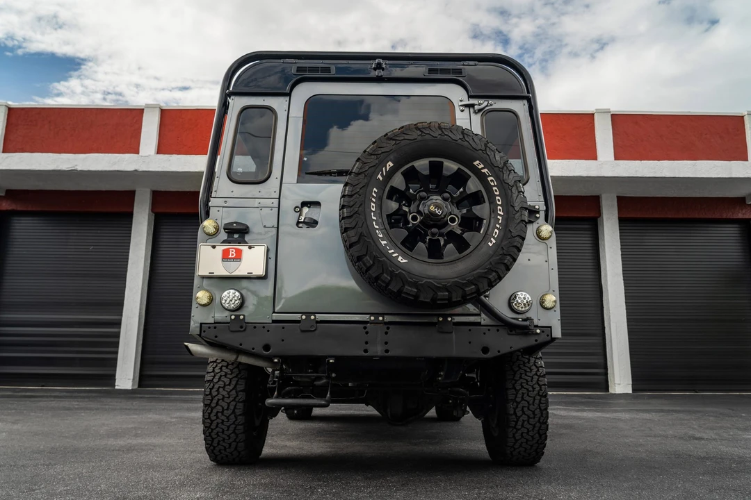 1987 Land Rover Defender 110 - Image 16 of 31