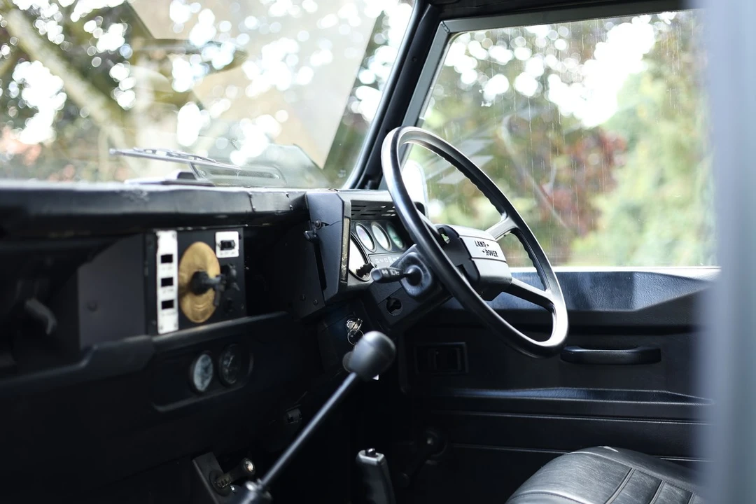 1987 Land Rover Defender 110 - Image 6 of 30