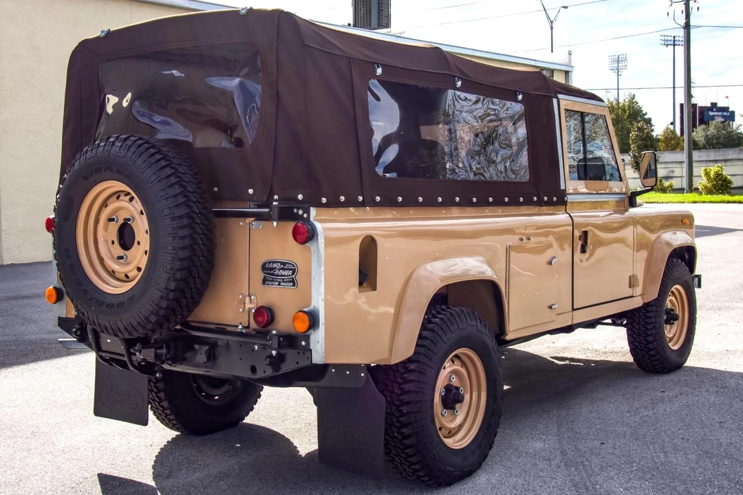 1987 Land Rover Defender 110 - Image 4 of 30