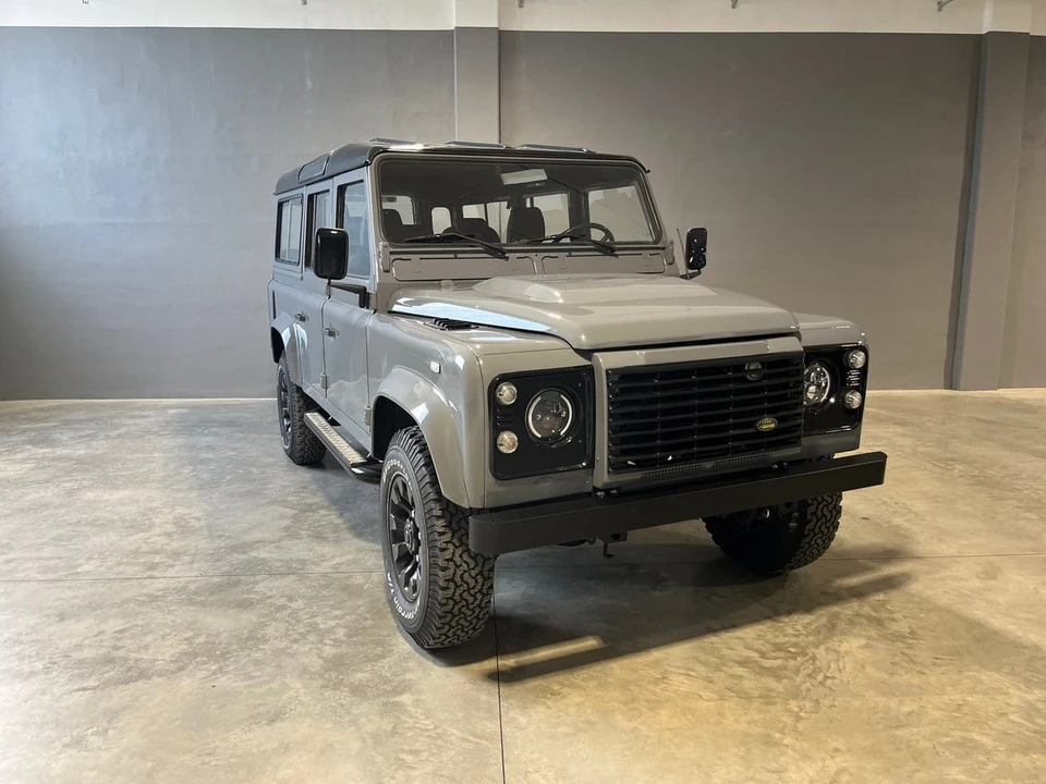 1987 Land Rover Defender 110 - Image 2 of 30