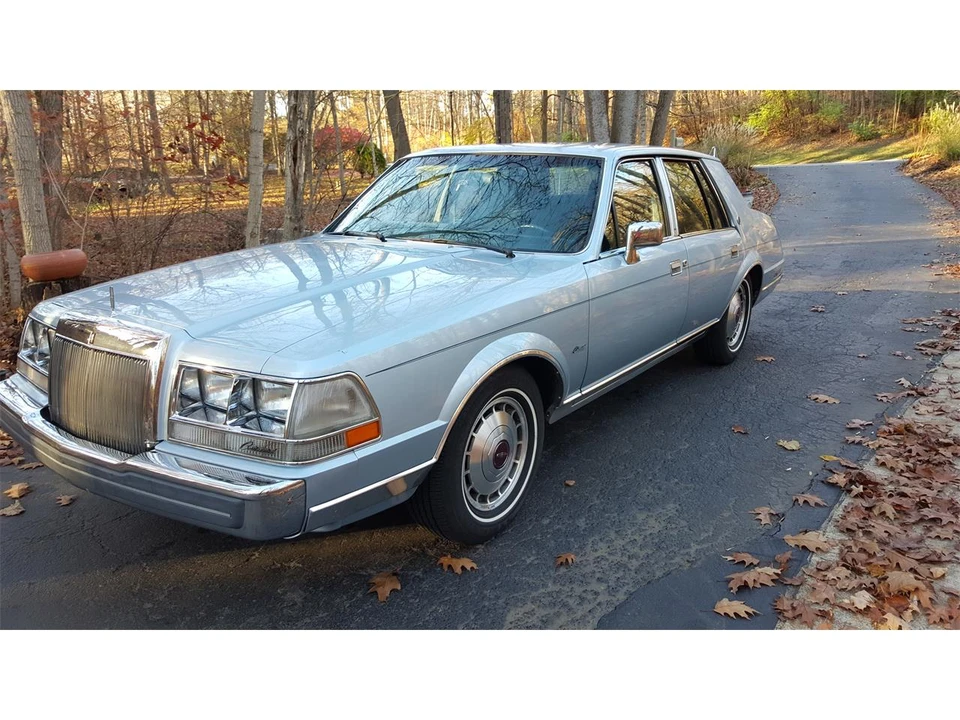 1987 Lincoln Continental 7th Gen - Image 2 of 19