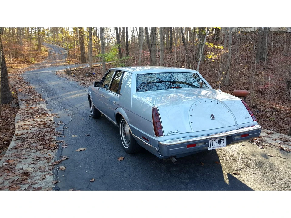1987 Lincoln Continental 7th Gen - Image 9 of 19