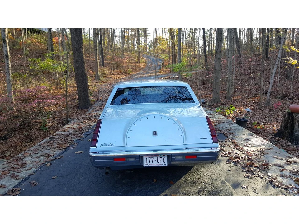 1987 Lincoln Continental 7th Gen - Image 7 of 19