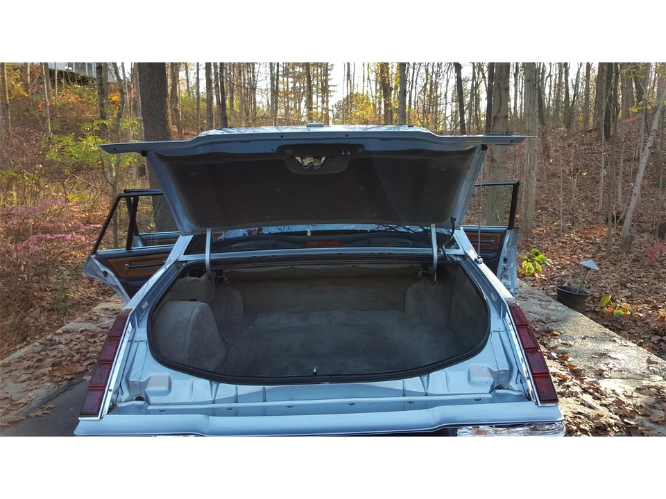 1987 Lincoln Continental 7th Gen - Image 12 of 19