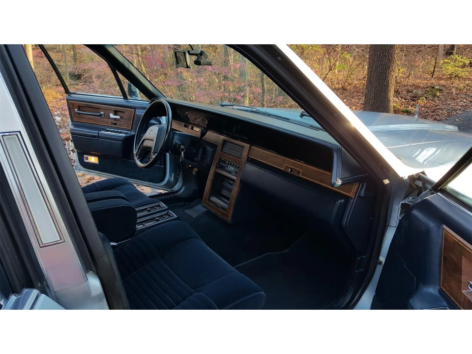 1987 Lincoln Continental 7th Gen - Image 15 of 19