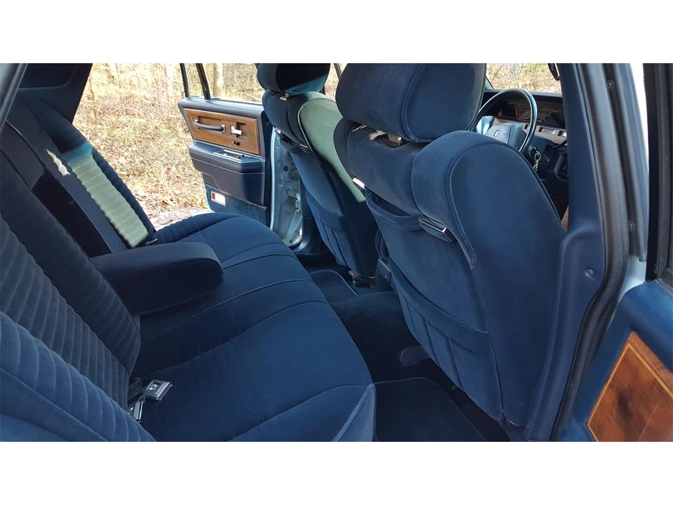 1987 Lincoln Continental 7th Gen - Image 16 of 19